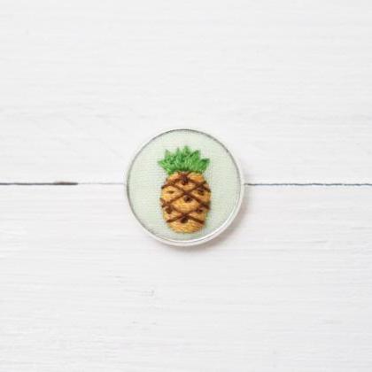 Miniature embroidery pin Pineapple ..