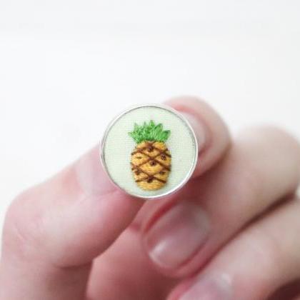 Miniature embroidery pin Pineapple ..