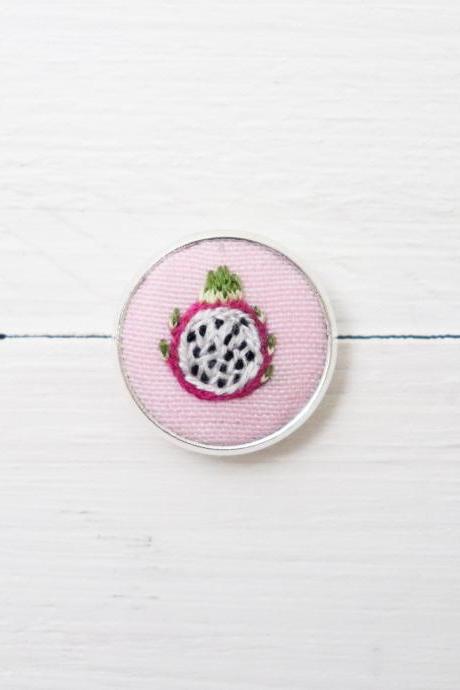 Miniature embroidery pin Dragon fruit brooch Dragon fruit pin Embroidery pin Hand embroidery Embroidered pin Pitaya collar pin Pitaya pin
